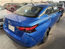 نيسان فيرسا